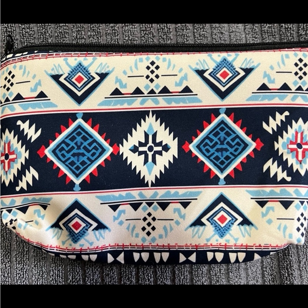 Chic Aztec Cosmetic Bag with Zipper closure